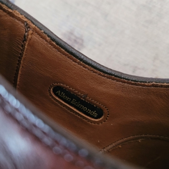 Allen Edmonds set: oxford dress shoes (Size 9A; narrow) and matching belt (34"). - Picture 4 of 14